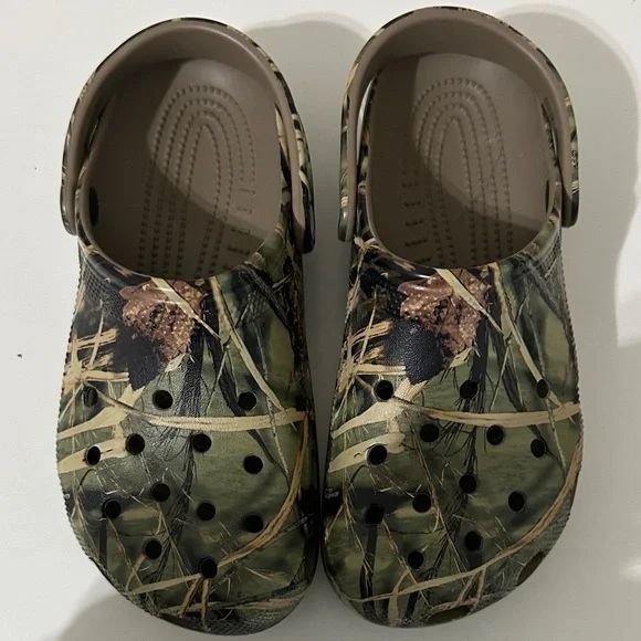 CROCS W9 Camouflage Shoes - Picture 10 of 11